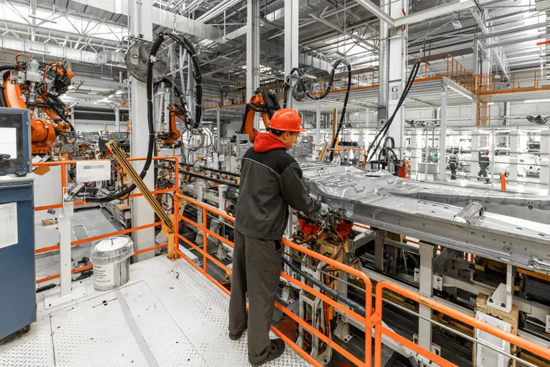 Worker lifting with strained posture